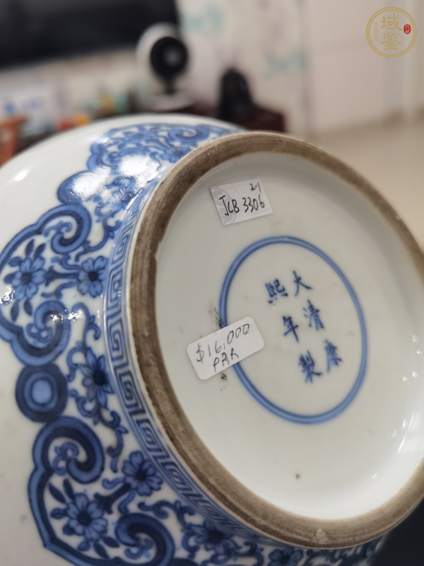 古玩陶瓷蝴蝶紋青花長頸瓶真品鑒賞圖