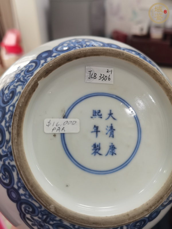 古玩陶瓷蝴蝶紋青花長頸瓶真品鑒賞圖