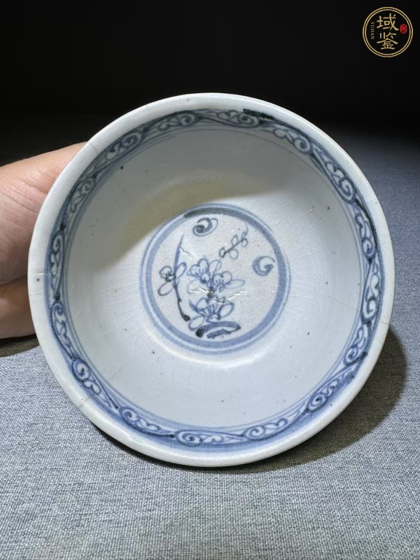 古玩明中期青花纏枝八寶紋碗真品鑒賞圖