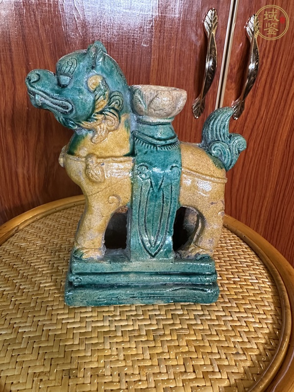 古玩陶瓷三彩瑞獸燭臺真品鑒賞圖