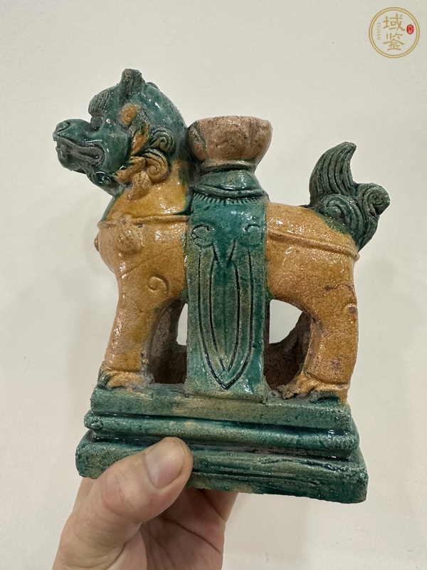 古玩陶瓷三彩瑞獸燭臺真品鑒賞圖