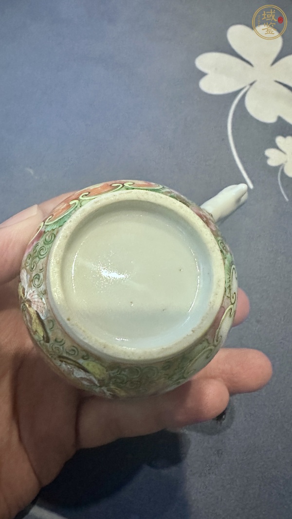 古玩陶瓷人物花鳥(niǎo)蝶紋廣彩執(zhí)杯真品鑒賞圖