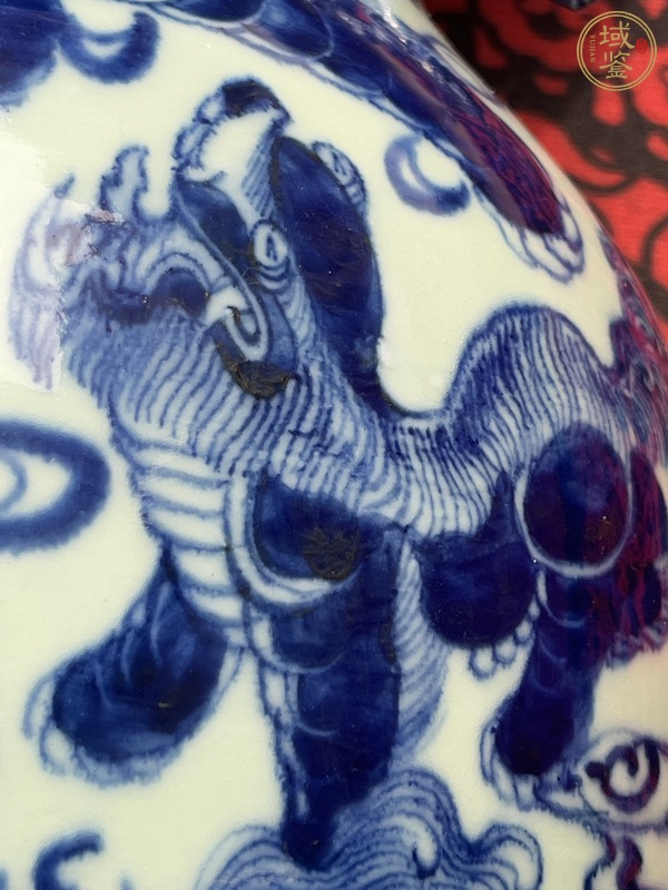 古玩陶瓷豆青青花瓶真品鑒賞圖