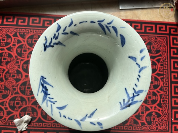 古玩陶瓷豆青青花瓶真品鑒賞圖