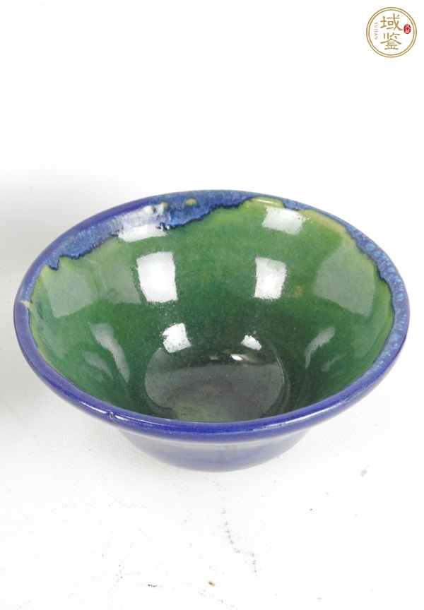 古玩陶瓷內(nèi)綠釉外藍(lán)釉盞真品鑒賞圖