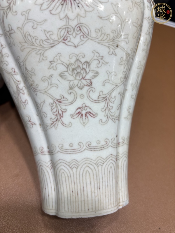 古玩陶瓷釉里紅花卉紋海棠口瓶真品鑒賞圖