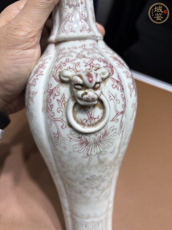 古玩陶瓷釉里紅花卉紋海棠口瓶真品鑒賞圖