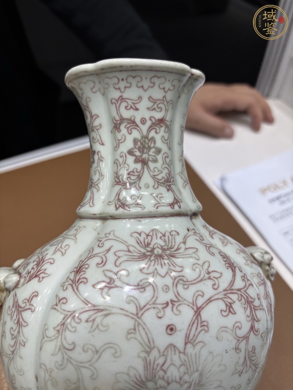 古玩陶瓷釉里紅花卉紋海棠口瓶真品鑒賞圖