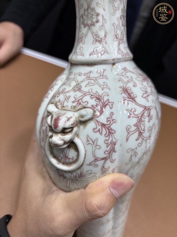 古玩陶瓷釉里紅花卉紋海棠口瓶真品鑒賞圖