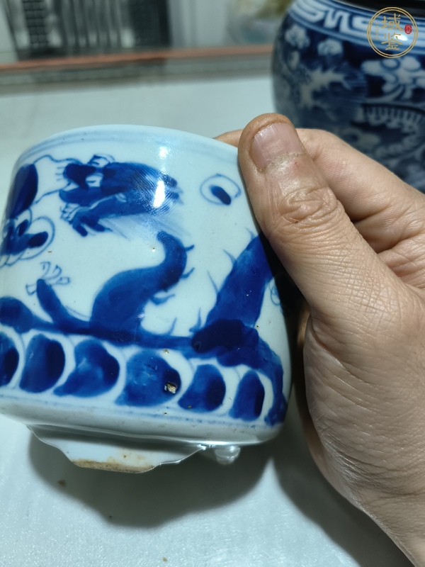 古玩陶瓷晚清青花龍紋香爐真品鑒賞圖