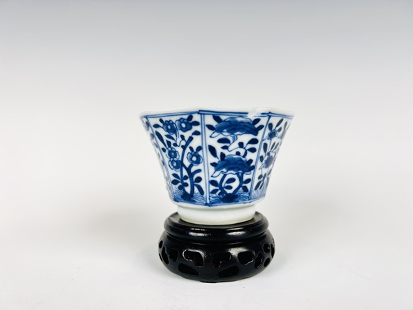古玩陶瓷清光緒·青花花卉紋八方杯拍賣，當(dāng)前價(jià)格198元