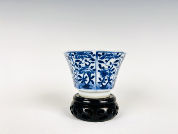 古玩陶瓷清光緒·青花花卉紋八方杯拍賣，當(dāng)前價(jià)格198元