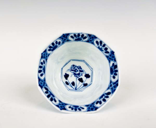 古玩陶瓷清光緒·青花花卉紋八方杯拍賣，當(dāng)前價(jià)格198元