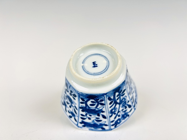 古玩陶瓷清光緒·青花花卉紋八方杯拍賣，當(dāng)前價(jià)格198元
