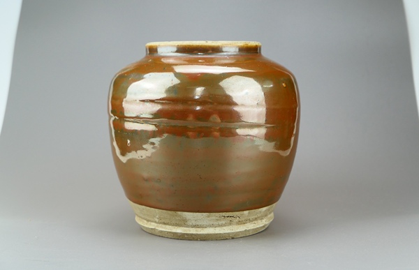 古玩陶瓷精品:明代定窯系紫金釉罐(高級器型)拍賣,當前價格145元