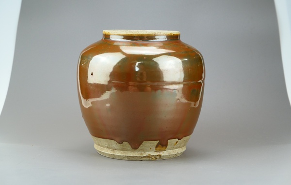 古玩陶瓷精品:明代定窯系紫金釉罐(高級器型)拍賣,當前價格145元