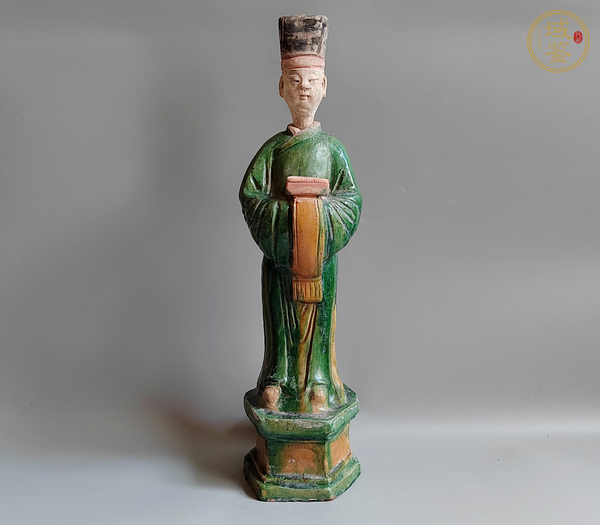 古玩陶瓷明三彩人物俑真品鑒賞圖