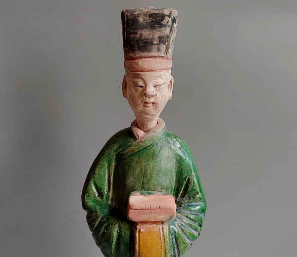 古玩陶瓷特別高大的明代三彩捧盒人物站立俑46.5厘米拍賣(mài)，當(dāng)前價(jià)格380元