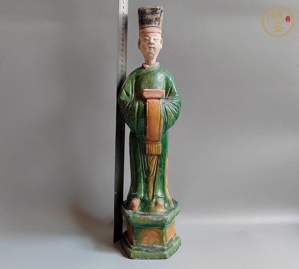 古玩陶瓷明三彩人物俑真品鑒賞圖