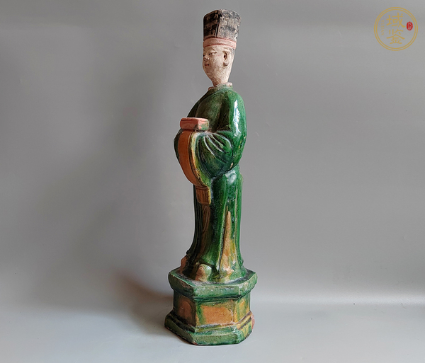古玩陶瓷明三彩人物俑真品鑒賞圖