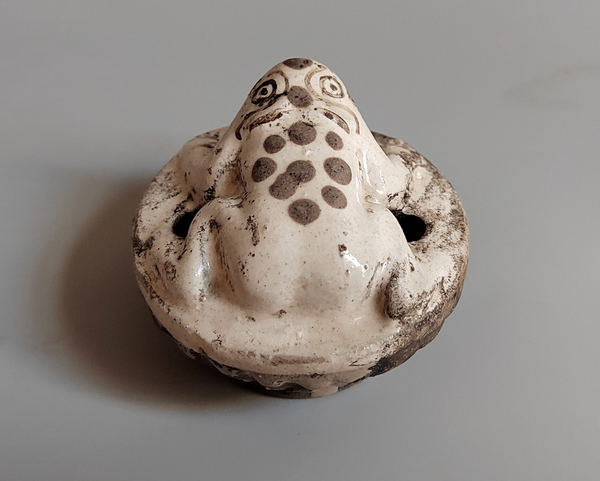 古玩陶瓷明清白地褐彩文房蛙型瓜棱硯滴拍賣(mài)，當(dāng)前價(jià)格228元