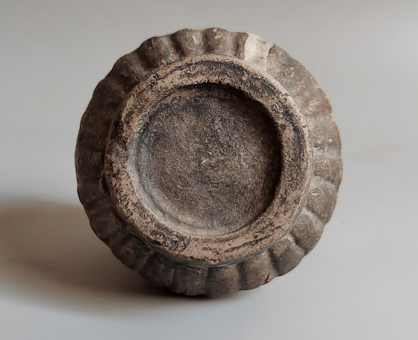古玩陶瓷明清白地褐彩文房蛙型瓜棱硯滴拍賣(mài)，當(dāng)前價(jià)格228元