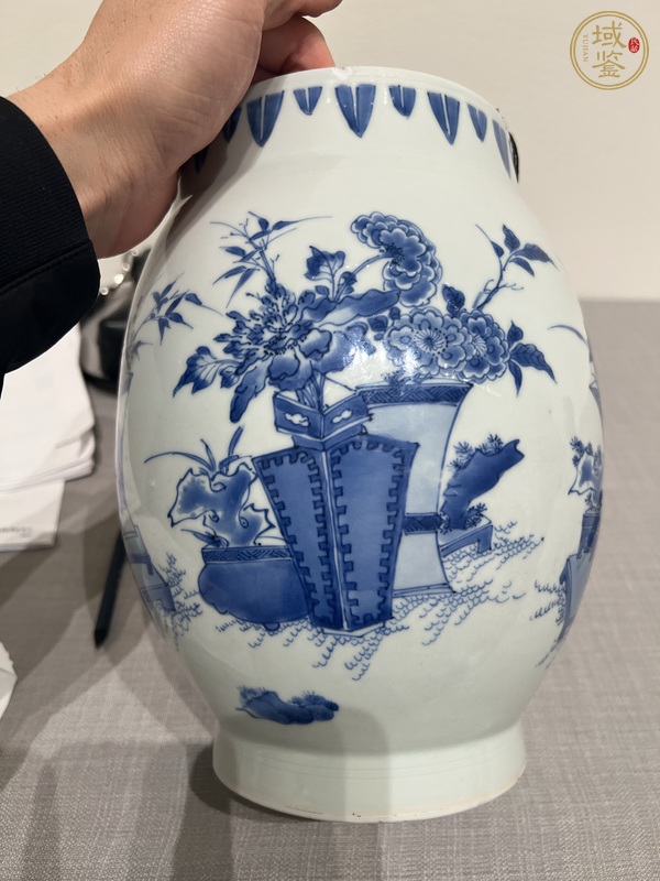 古玩陶瓷博古圖青花蓮子罐真品鑒賞圖