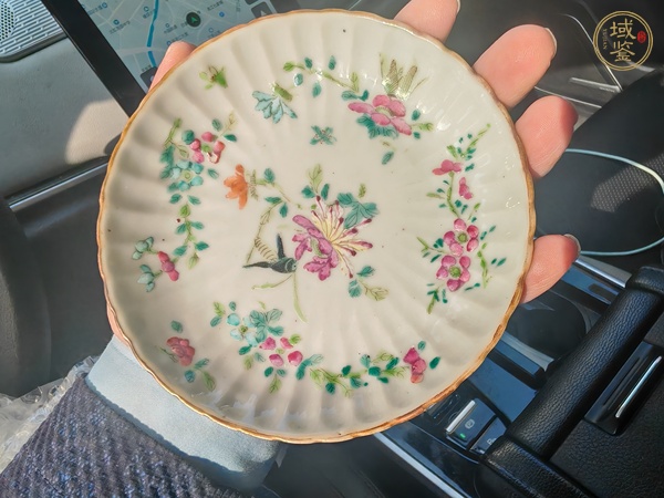 古玩陶瓷粉彩蟲草瓜棱盤真品鑒賞圖