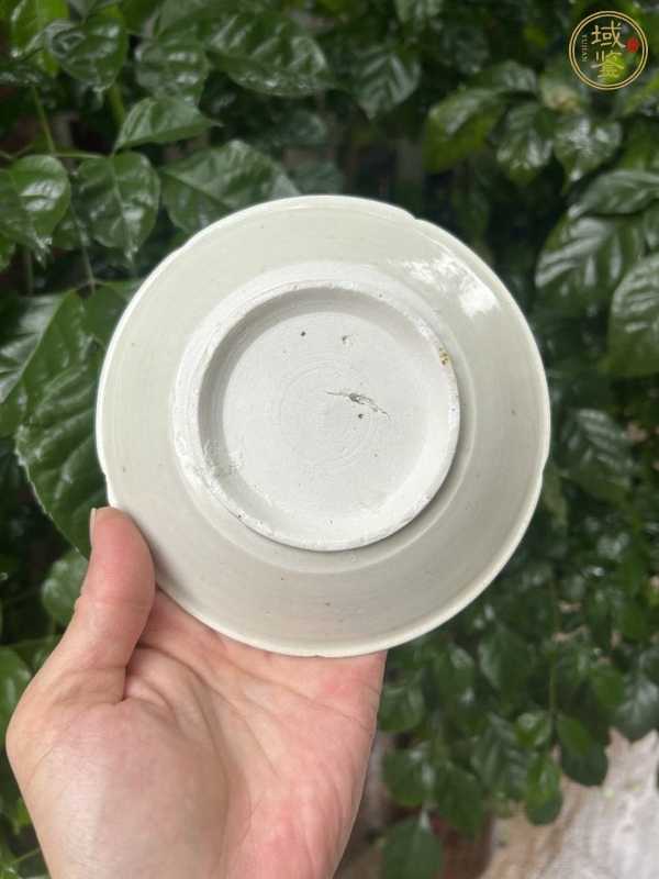 古玩陶瓷宣州白釉葵口盤真品鑒賞圖