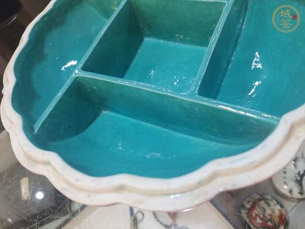 古玩陶瓷晚清吹紅釉藍瓜型蓋盒真品鑒賞圖