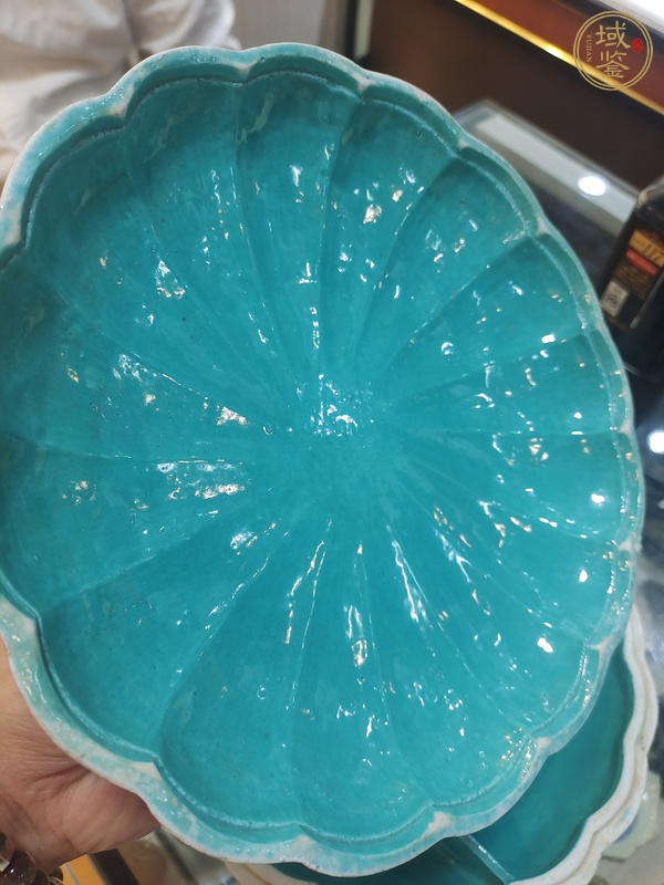 古玩陶瓷晚清吹紅釉藍瓜型蓋盒真品鑒賞圖