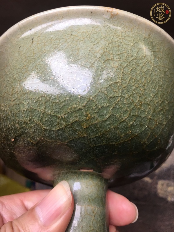 古玩陶瓷龍泉青瓷魚紋高足杯真品鑒賞圖
