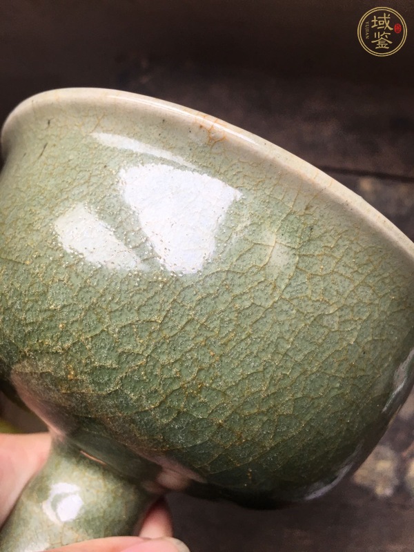 古玩陶瓷龍泉青瓷魚紋高足杯真品鑒賞圖
