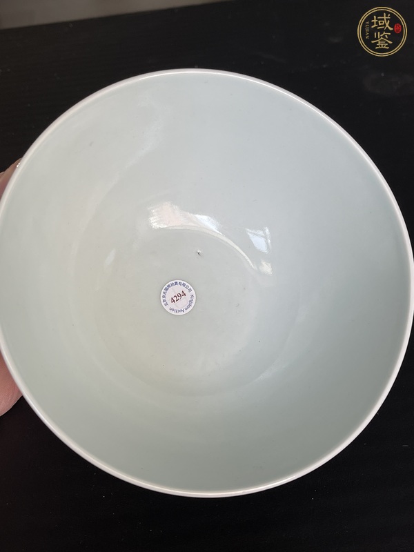 古玩陶瓷霽紅釉碗真品鑒賞圖