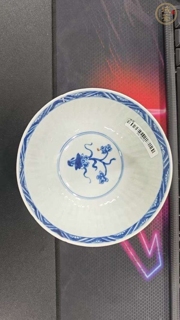 古玩陶瓷花卉紋青花碗真品鑒賞圖