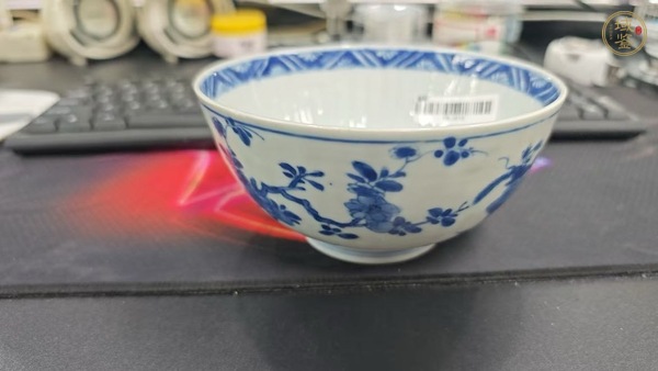 古玩陶瓷花卉紋青花碗真品鑒賞圖