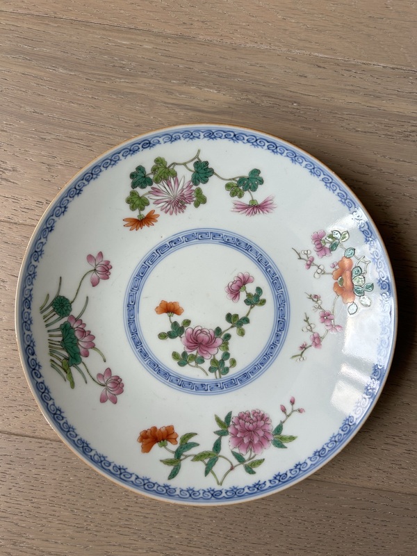 古玩轉(zhuǎn)賣(mài)清乾隆本朝款四季花卉粉彩盤(pán)拍賣(mài),當(dāng)前價(jià)格999元