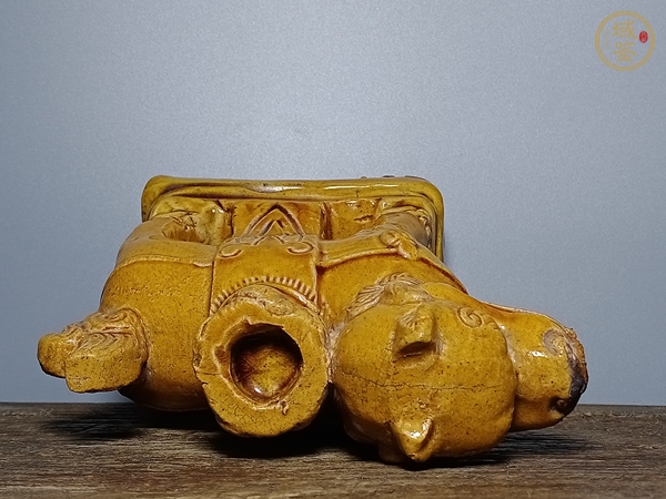 古玩陶瓷燭臺真品鑒賞圖