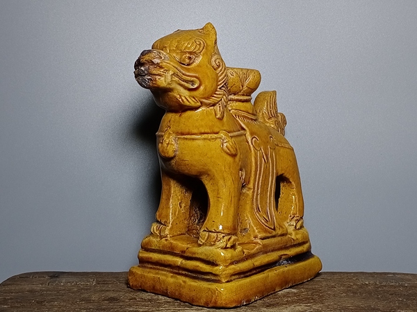 古玩陶瓷清代，獅子燭臺拍賣，當(dāng)前價格866元