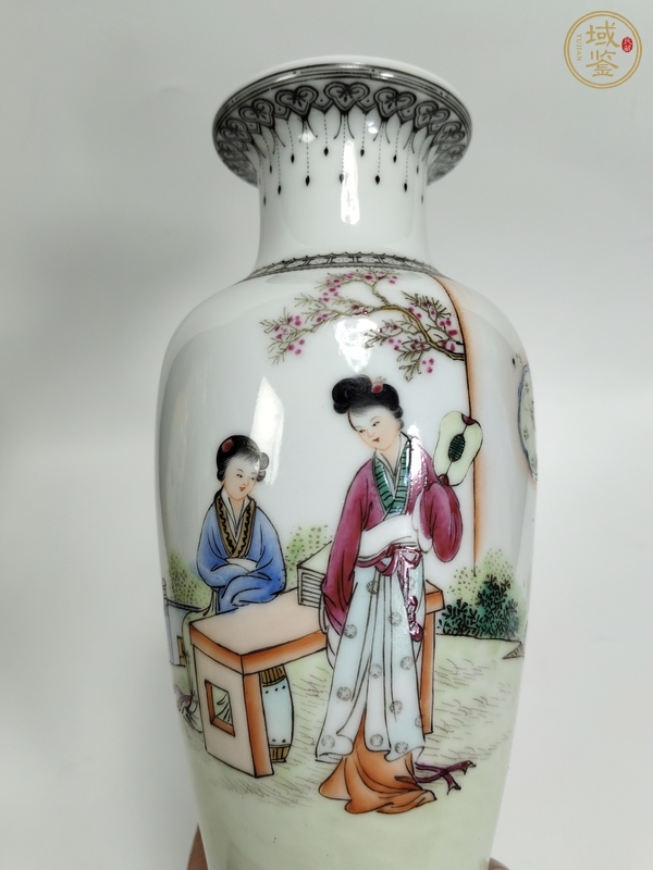 古玩陶瓷粉彩人物故事紋觀音瓶真品鑒賞圖