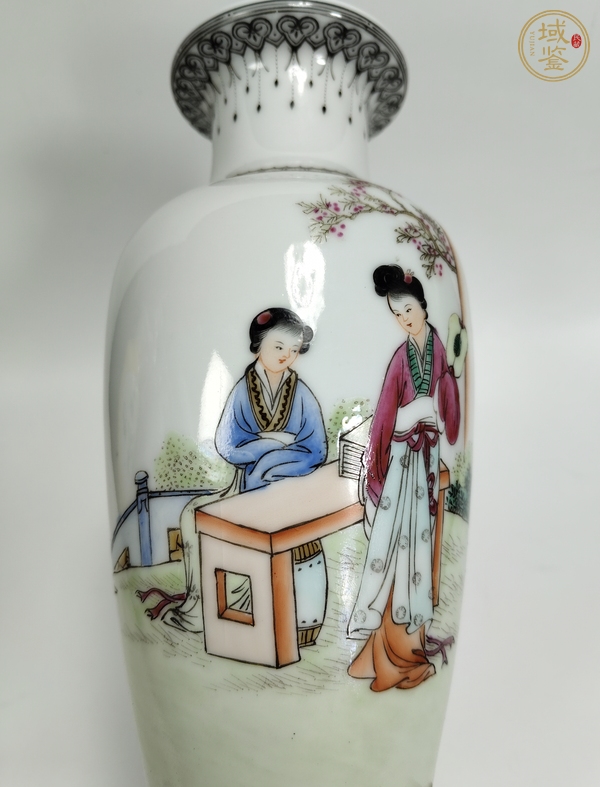 古玩陶瓷粉彩人物故事紋觀音瓶真品鑒賞圖