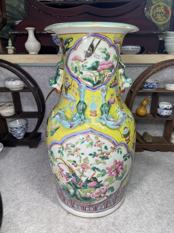 古玩陶瓷黃地粉彩花鳥紋花口瓶真品鑒賞圖