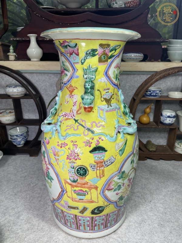 古玩陶瓷黃地粉彩花鳥紋花口瓶真品鑒賞圖