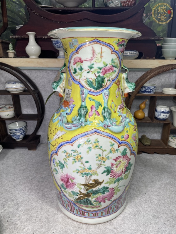古玩陶瓷黃地粉彩花鳥紋花口瓶真品鑒賞圖