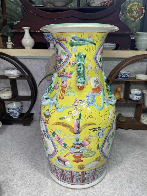 古玩陶瓷黃地粉彩花鳥紋花口瓶真品鑒賞圖