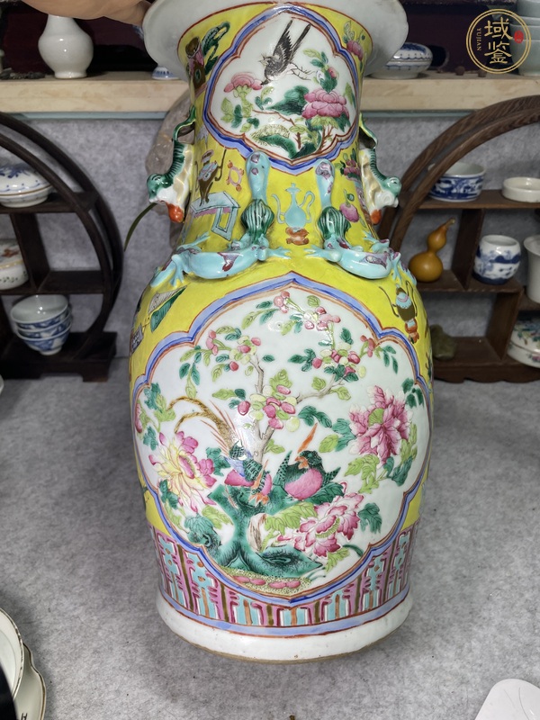 古玩陶瓷黃地粉彩花鳥紋花口瓶真品鑒賞圖