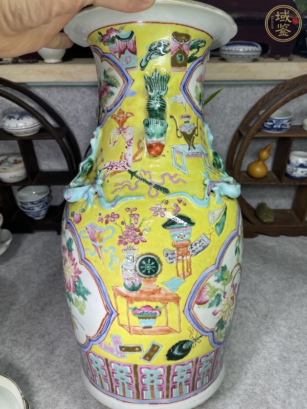 古玩陶瓷黃地粉彩花鳥紋花口瓶真品鑒賞圖