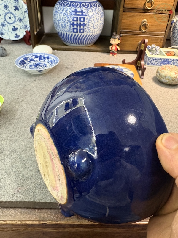 古玩陶瓷乾隆祭藍釉三足爐真品鑒賞圖