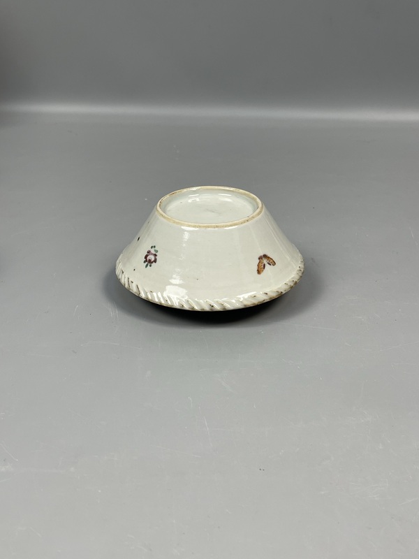 古玩陶瓷清亁隆洋彩花卉紋斗笠茶碗拍賣，當(dāng)前價(jià)格2600元