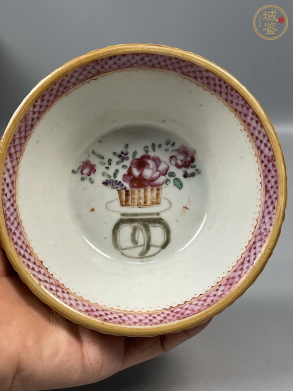 古玩陶瓷廣彩花卉紋茶碗真品鑒賞圖